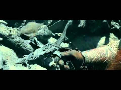 Viggo Mortensen breaks his toe in LOTR