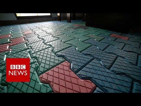 Indian homes and pavements made from plastic - BBC News
