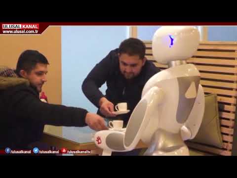 Afganistan’da insansı robot garson iş başı yaptı