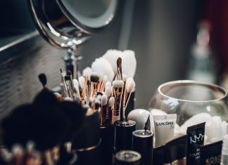 Youtube hauls nam vzbujajo krivdo Ličila in pripomočki za ličenje