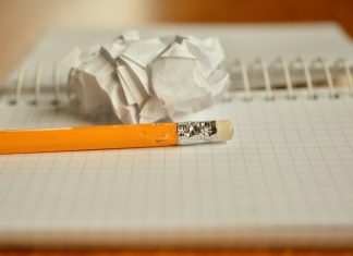 Prijave na tekmovanje POPRI samo še do JUTRI! Svinčnik in zmečkan list papirja.