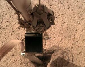 Nasini inženirji modulu na Marsu ukazali, naj se udari z lopato Rdeci planet