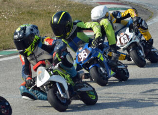 Začetek minimoto sezone 2022 Vozniki minimota med dirko