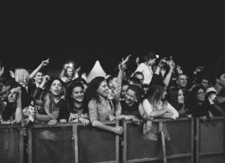 Edinstven dan, dan Škisove tržnice Množica ljudi na koncertu