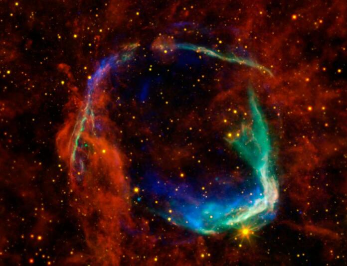 ostanek supernove