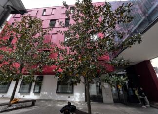 Širiti obzorje in krepiti kritično misel na Fakulteti za humanistične študije Univerze na Primorskem Pročelje Fakultete za humanistične študije