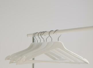 Modni trendi poletja 2022 hanger