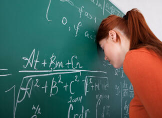 Izpiti, pavziranje, prepis in ponavljanje – kako je že s tem?! Side view of sad young female student leaning head on blackboard in classroom