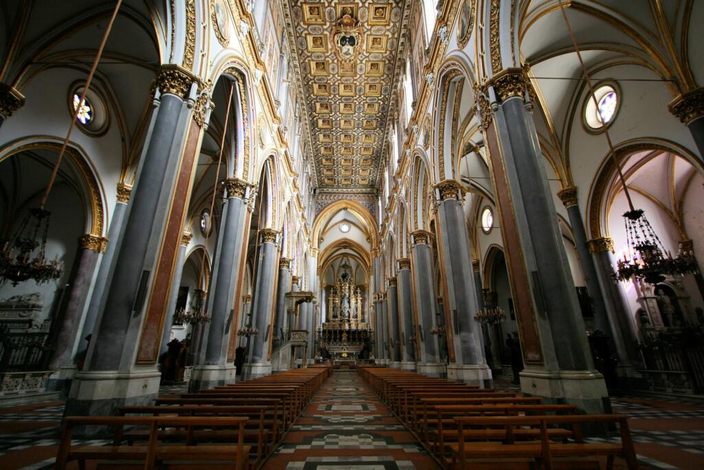 Basilica di San Domenico Maggiore v Neaplju, kjer so našli mumije italijanskih plemičev