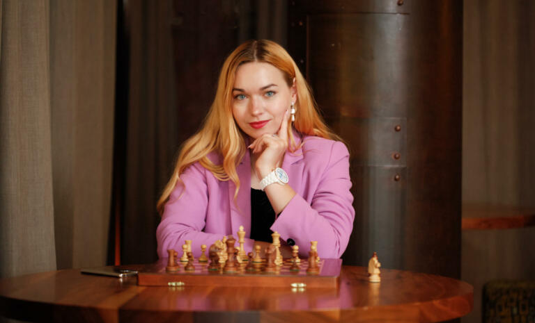 Laura Unuk -ŠAH MAT stresu!