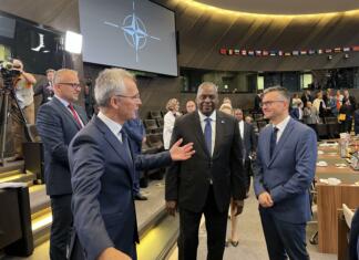 Marjan Šarec na srečanju Nata: »Slovenija ostro obsoja ruski napad na Ukrajino« Marjan Šarec na srečanju obrambnih ministrov zveze NATO