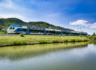 Cenejše vikend vozovnice za potniški promet so podaljšane Vikend vozovnice in vikend popusti za vlake in avtobuse se podaljšujejo za eno leto