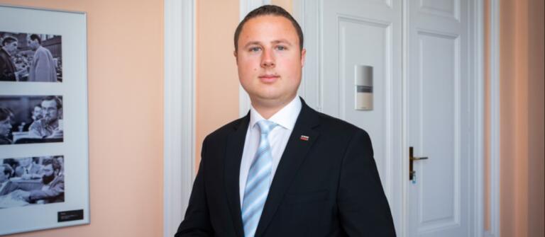 Žan Mahnič zahteva, da se »državljane tretjih držav« nemudoma deportira iz Slovenije