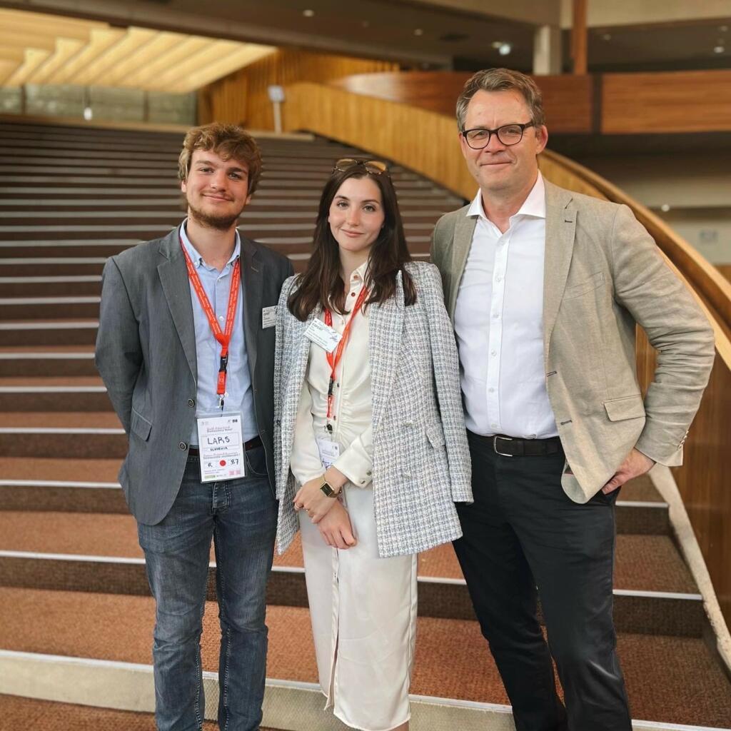 Lars Podkrajšek, Anja Košir in Matjaž Gruden na zaključnem delu Youth Action Week v Strasbourgu