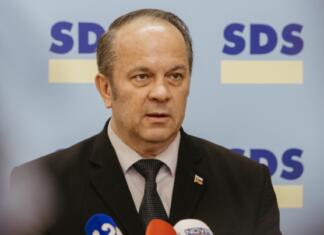 Branko Grims: »Želite izriniti vsako drugačno mnenje« Poslanec stranke SDS mag. Branko Grims