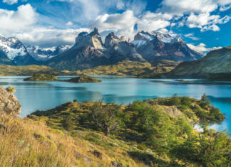 Čile Blue lake on a snowy mountains background and cloudy sky Torres del paine