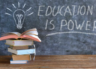 25 let izkušenj, zadovoljstva in kakovosti v izobraževanju books and blackboard with drawing of a lightbulb and slogan education is power,learning,knowledge,back to school concept