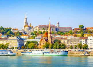 Budimpešta: Mesto mostov, vodnih užitkov in dobre hrane Budapest city skyline and Danube river photo, Hungary travel photo