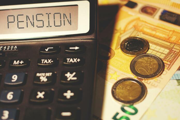 Calculator and euros with the sign Pension
