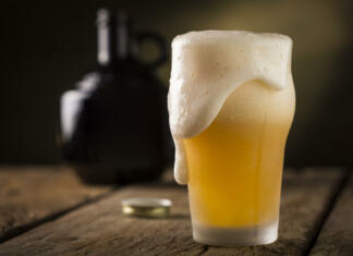 S kuhanim pivom nad prehlad? Cold glass filled with beer.