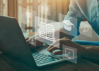 Veter v jadra dobrim idejam e-learning education concept, learning online with webinar, video tutorial, internet lessons