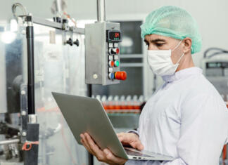 Iščejo inšpektorje! engineer working with laptop in food factory machine production inspector with hygiene clothes.