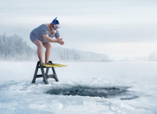 Vroča savna Fuunny overweight, retro swimmer about to jump into the ice hole in the lake, with copy space