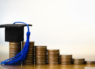 CSD je pristojen le za državne štipendije Graduation hat on coins money on white background. Saving money for education or scholarship concepts. Conception of education fee, education expenses, school tuition cost, graduation cap with coin.