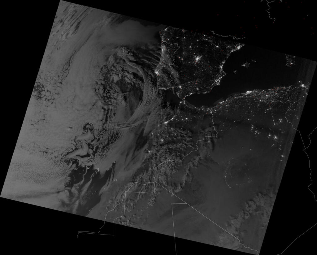 Požari na Portugalskem in v Španiji, kot jih je 12. julija 2022 zaznal komplet vidnih infrardečih slikovnih radiometrov (VIIRS) na satelitu Suomi NPP