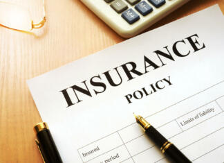 Zdravstveno zavarovanje študentov Insurance policy on a desk.