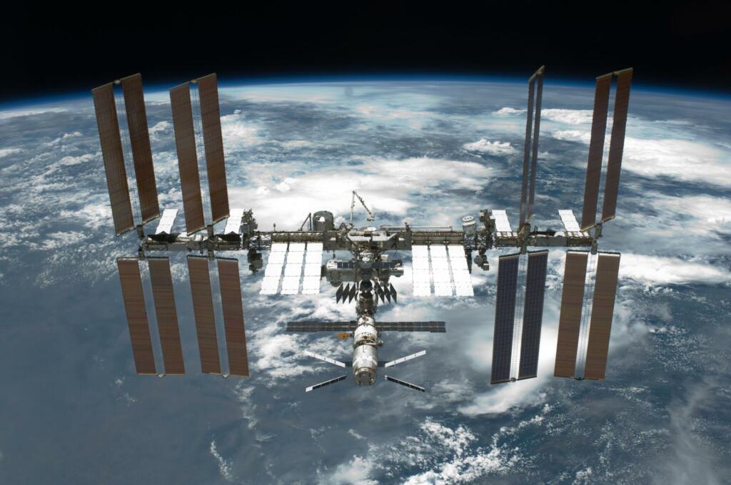 international space station, eat, space travel