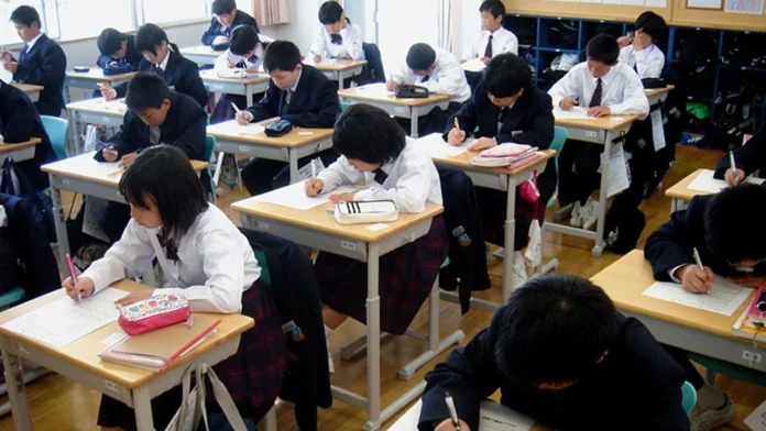 Japonski učenci med poukom