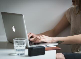 Raziskava o osebnem razvoju in mednarodnem vidiku študija laptop, apple, macbook