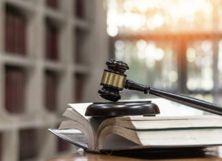 TO JE ZLORABA! Law, legal judgement, legistration, litigation, court verdict, judicial system and civil right and social justice concept with judge gavel on law textbook in attorney law firm, lawyer business office