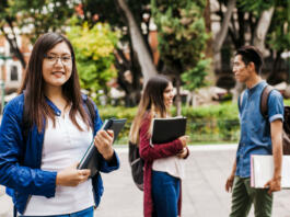Mexican Female student or international student in internship in Mexico City