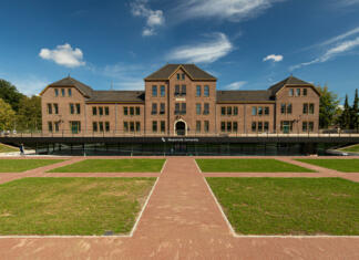 Kaj je sploh ‘fora’ tega Družinskega zakonika? New Maastricht Univeristy building for master education for the school of business and economics. Revitalizing the former Tapijn barracks in a vibrant student spot
