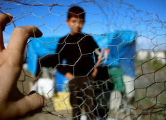 URADNO: Slovenija bo pričela odstranjevati ograjo na meji s Hrvaško Slovenija bo začela odstranjevati ograjo na meji s Hrvaško