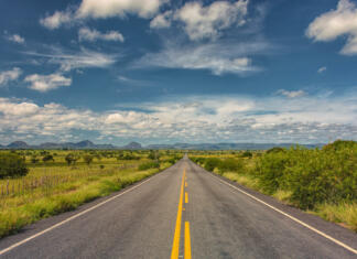 V hribe po kondicijo Road between the cities of Iaçú and Milagres - Bahia - Brazil - May 11, 2015: traveling through the interior of Bahia