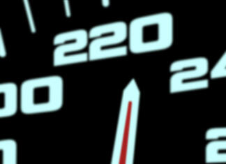 Prehitra vožnja Speedometer on Dashboard in the Car