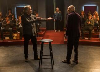 5 kratkih Netflixovih humorističnih serij za preganjanje poletnega dolgčasa igralca na odru pred občinstvom