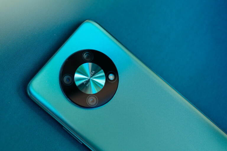 Huawei nova Y90: Impresiven zaslon, odlična baterija in neprekosljiva fotografija