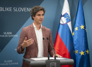 Luka Mesec o paketu pomoči: »Pri nas obstajajo tudi revni zaposleni« Luka Mesec je predstavil paket pomoči oziroma energetske dodatke