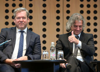 Premier Robert Golob: »Želimo ostati odprta družba, čeprav covid živi z nami« Predsednik vlade Robert Golob in šolski minister Igor Papič o prihajajočem šolskem letu