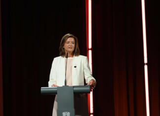 Tanja Fajon: »Ne želimo videti še ene železne zavese v Evropi.« Tanja Fajon na otvoritvi Blejskega strateškega foruma