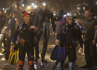 Ocena filma: Trinajst življenj Trinajst življenj (Thirteen Lives) je film režiserja Rona Howarda o resnični zgodbi reševanja mlade ekipe nogometašev iz tajske jame Tham Luang, ki se je zgodilo leta 2018