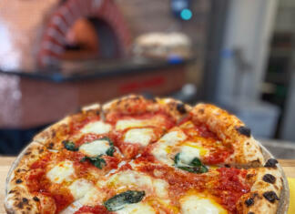 Najboljši nadevi za home-made pizzo a freshly baked margherita pizza, with mozzarella, tomato and basil. The wood-burning oven in the Neapolitan pizzeria is spectacular