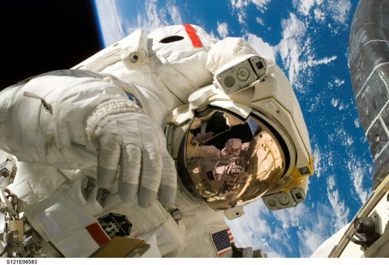 Astronavti se po rekordnem času v vesolju vračajo domov