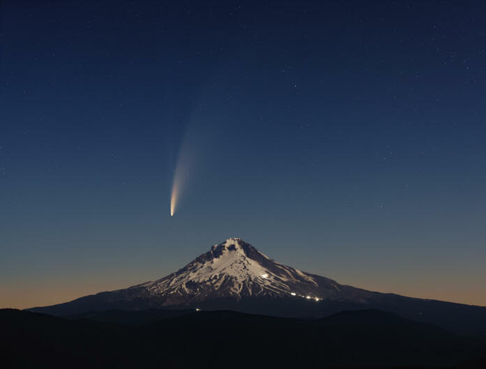 Comet Neowise rises over Mount Hood on July 11th