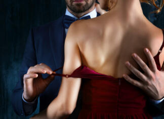 Erotična zgodba: Trola Elegant couple in love.