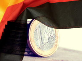 Flagge von Deutschland und Euro Münzen